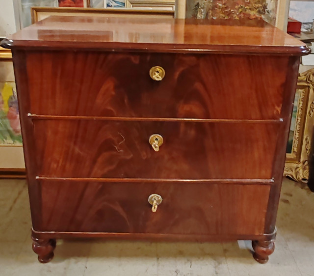 Lipasto korkeus 80cm, leveys 90cm ja syvyys 48cm