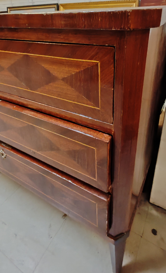 Lipasto. Korkeus 69cm leveys 73cm ja syvyys 37cm