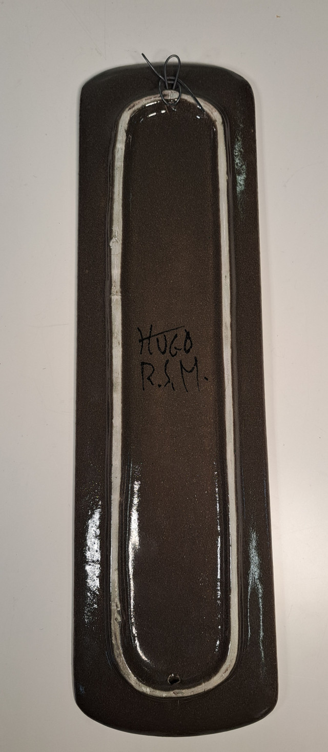 Keraaminen taidelautanen signeerauksella