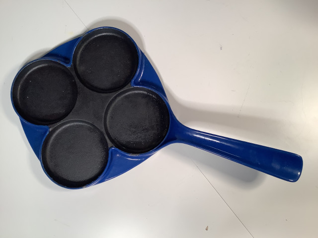 Lettupannu, valurautaa