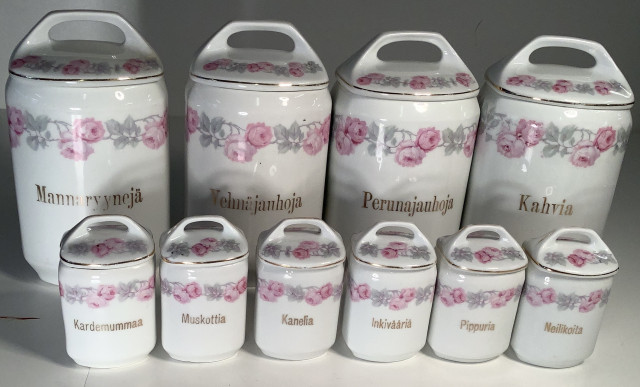 Mauste ja jauhopurkit posliinia