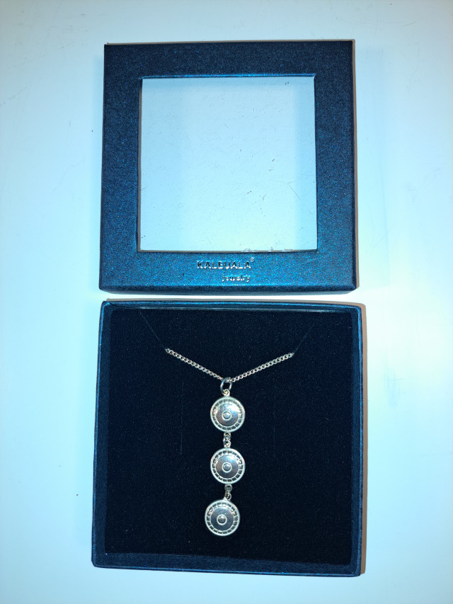 Kalevala koru hopeaa, Sydämellä