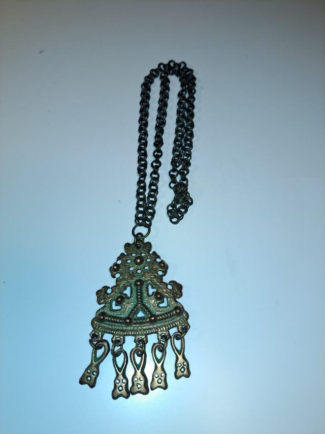 Vanha Kalevalakoru Karkun riipus