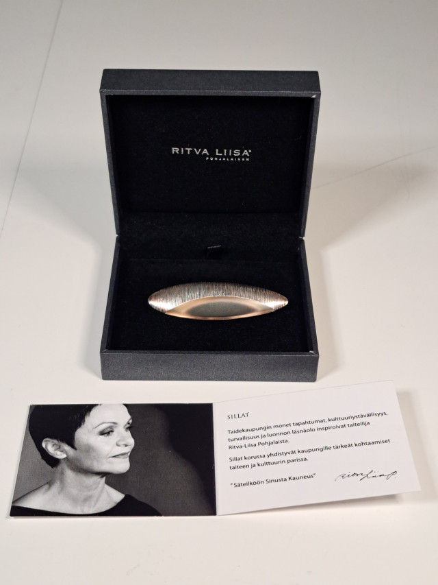 Ritva Liisa Pohjalainen rintakoru hopeaa