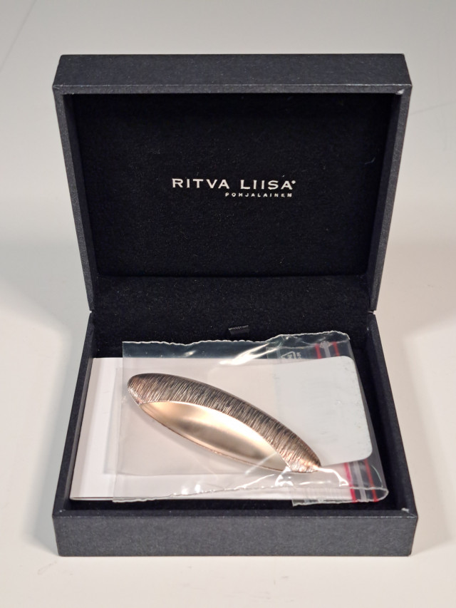 Ritva Liisa Pohjalainen rintakoru hopeaa