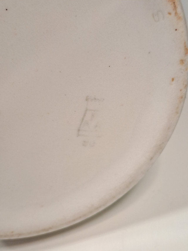 Vanha Arabian ruusukannu