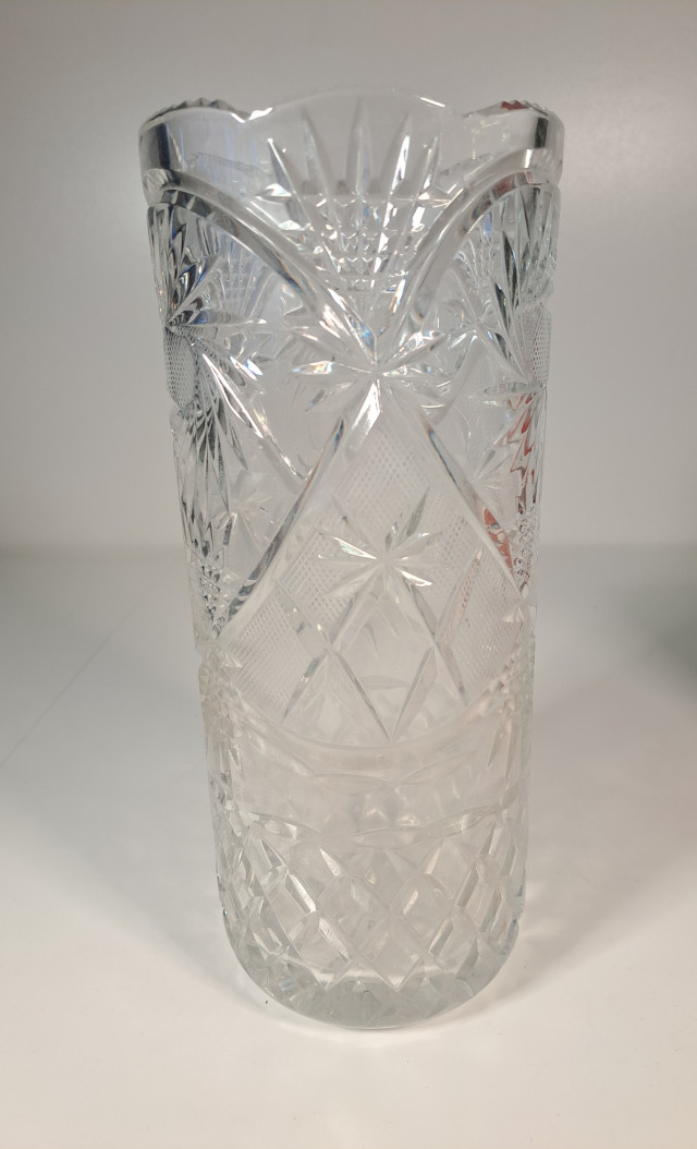 Korkea kristallimaljakko