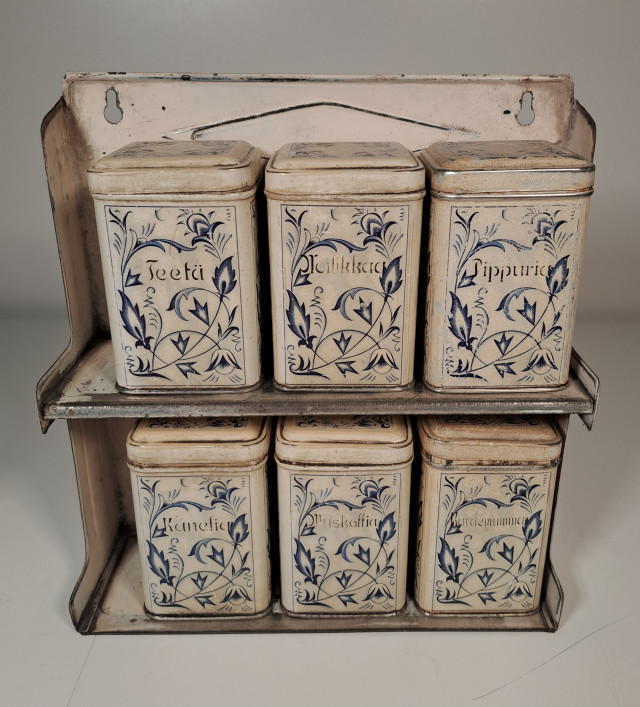 Peltiset maustepurkit+teline