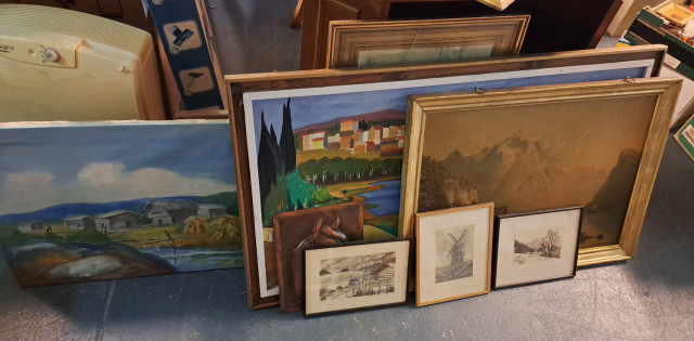 Kasa tauluja ja maalauksia