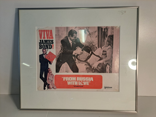 James Bond kehystetty juliste