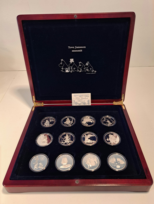Muumimitali kokoelma Sterling hopeaa 925 mukana aitoustodistukset