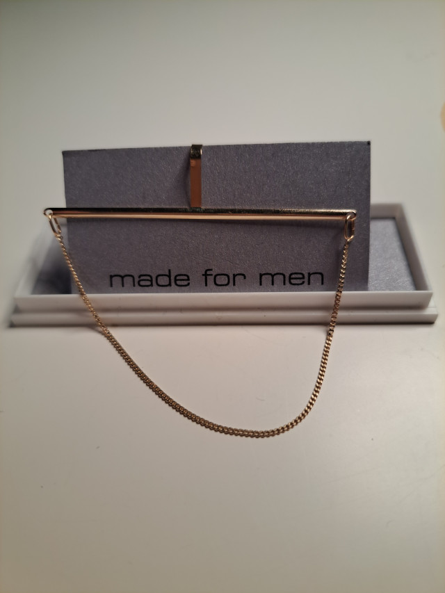 Kultainen kravattineula