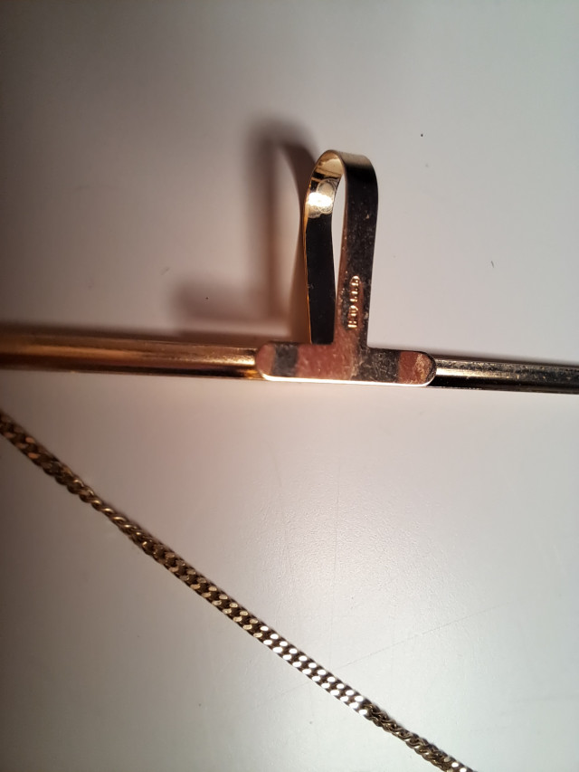 Kultainen kravattineula