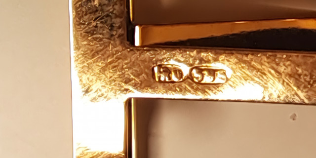 Kultainen kravattineula