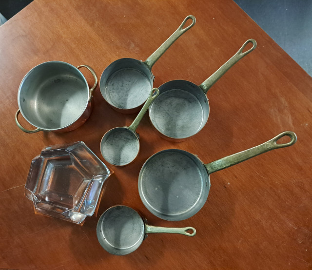 Pieni kuparikattila+kasarisetti+lasinen tuhkakuppi