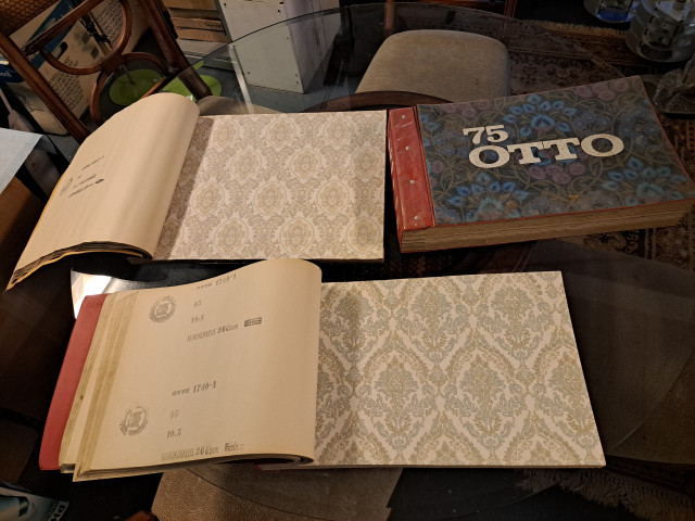 Tapettimallisto kirjat Otto+Viialan väri ja tapetti