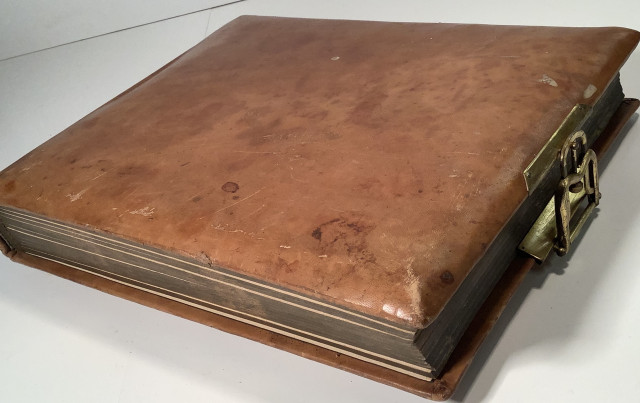 Vanha valokuva-albumi