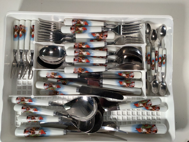 Jouluinen aterinsarja, yht 37 kpl