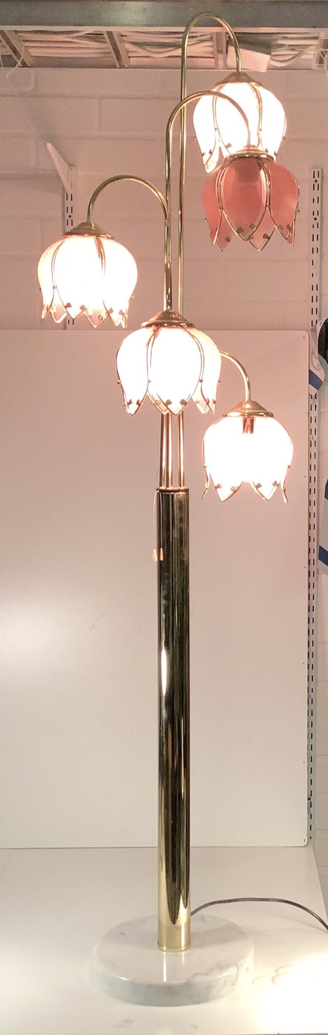 Kielo-Lattiavalaisin,marmorijalusta vaihtokuvuilla