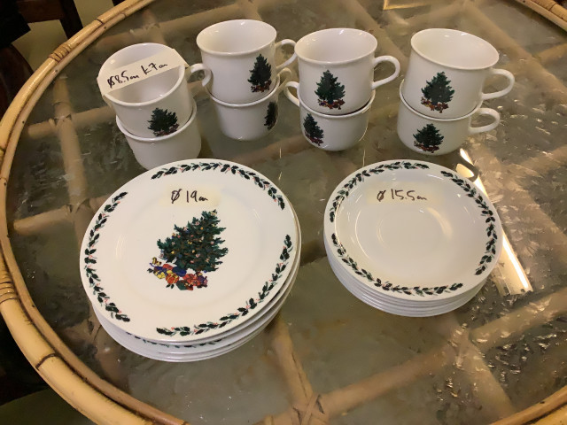 Jouluaiheinen kahviastiasto