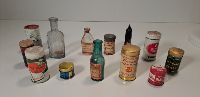 Maustepurkit ym antiikkia