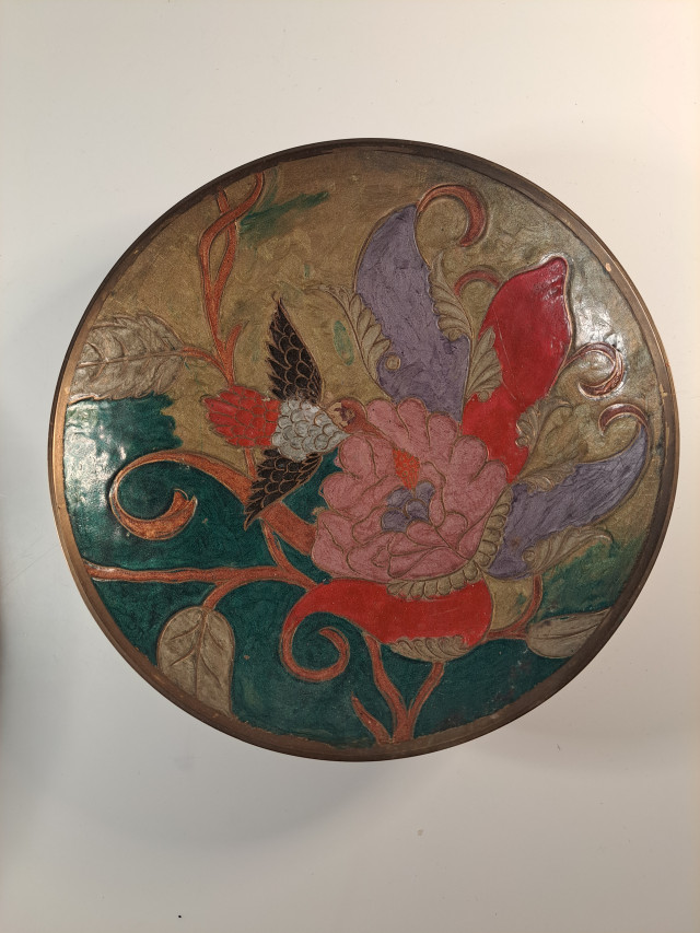 Koristeellinen messinkilautanen