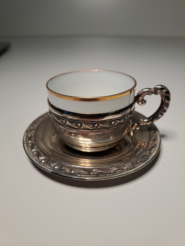 Posliini+hopeakuppi+lautanen