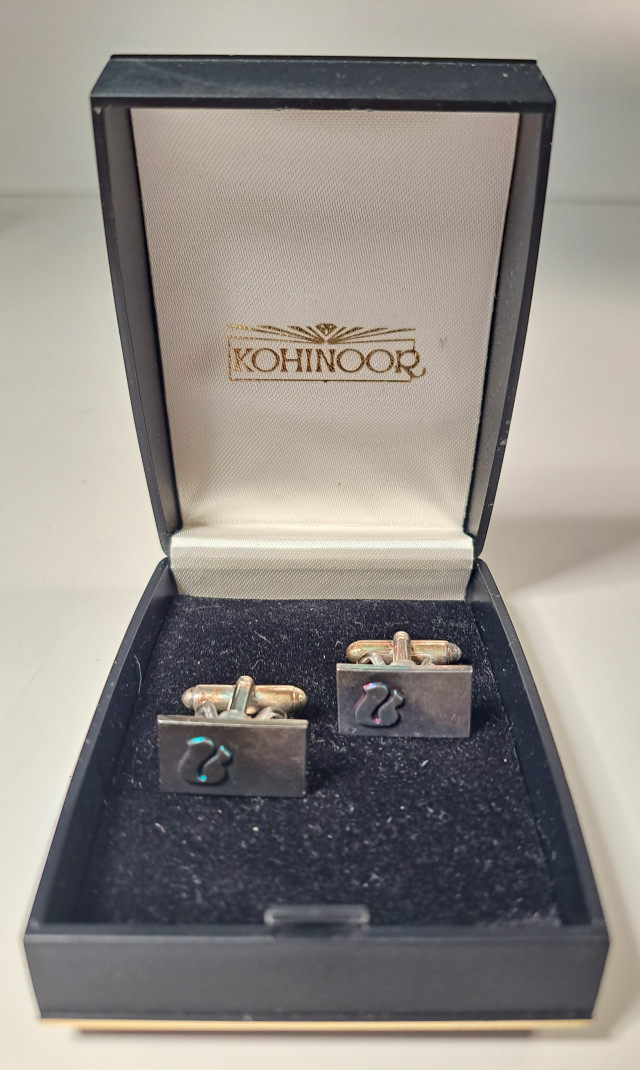 Hopeiset kalvosinnapit