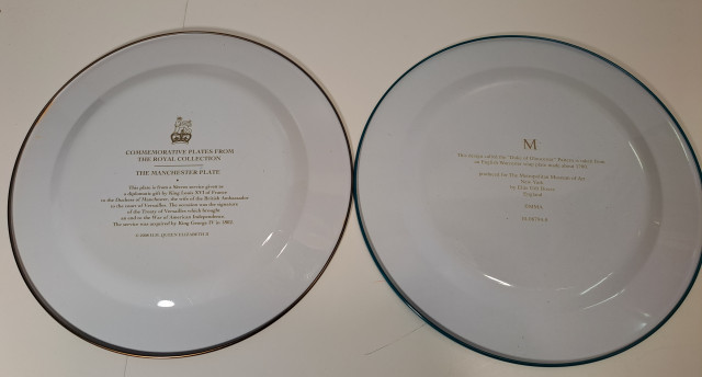 Kuninkaalliset lahjalautaset metallia