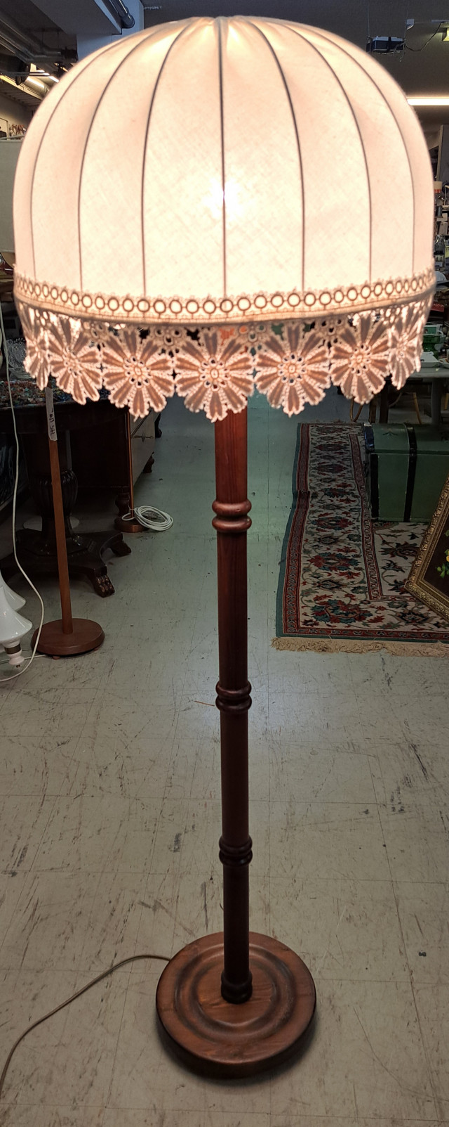 Retrovalaisin, valmistaja Helsingin valaisin