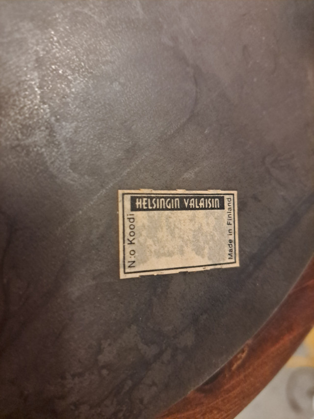 Retrovalaisin, valmistaja Helsingin valaisin