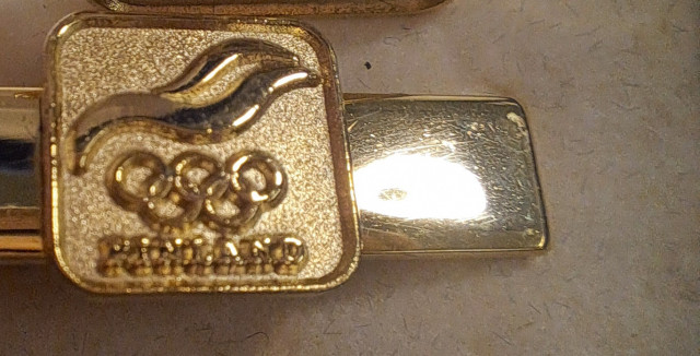 Kravattineula+kalvosinnapit Olympialaiset Suomi