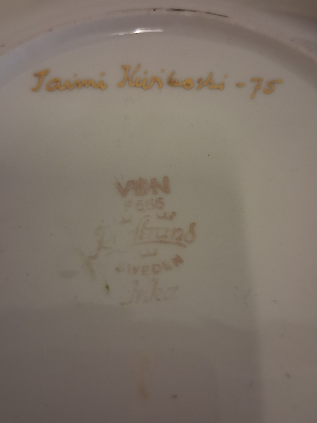 Taidelautaset 2kpl signeerattu