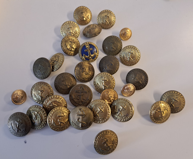 Kasa ankkurikuvioisia nappeja