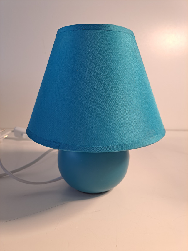 Turkoosi pöytävalaisin