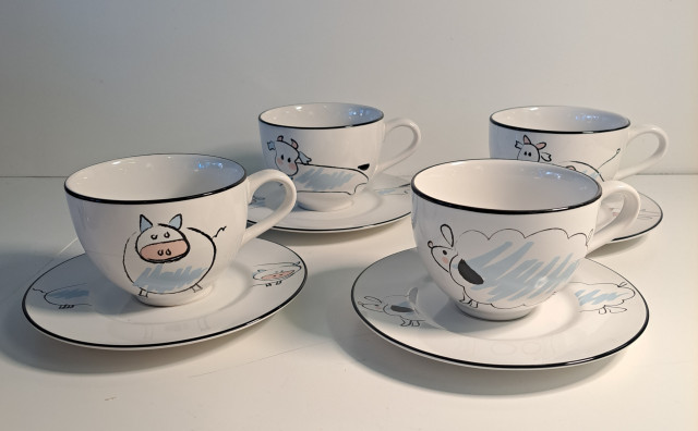 Isot eläinaiheiset kupit+lautaset