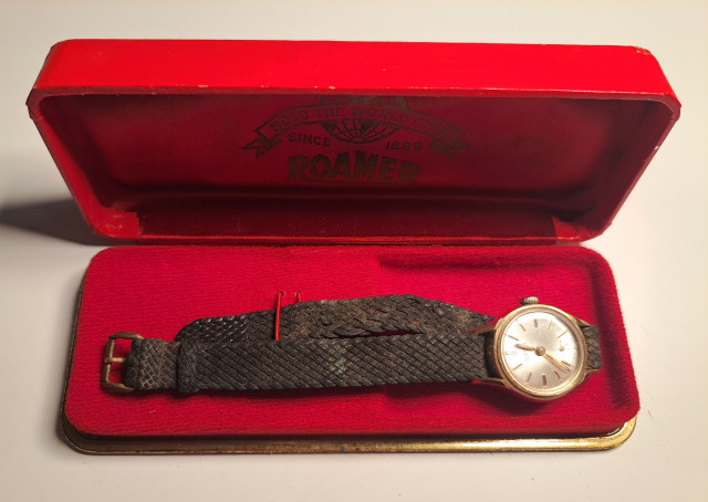 Naisten rannekello vanha