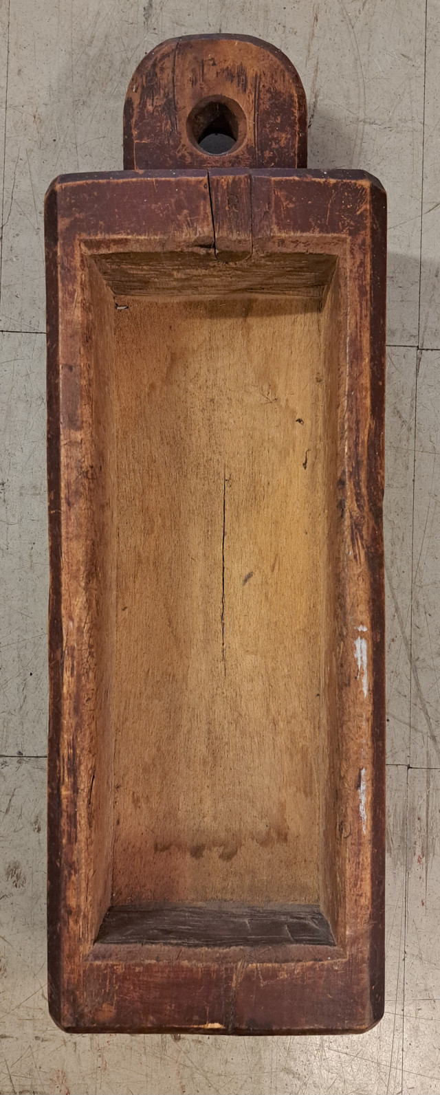 Antiikkinen puukaukalo