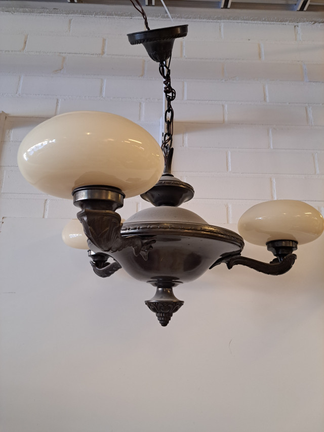 Kaunis antiikki kattovalaisin