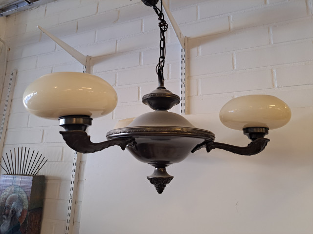 Kaunis antiikki kattovalaisin