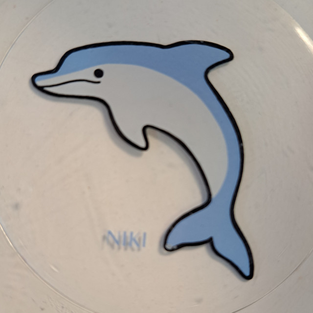 Kristallilasi malja delfiinikuviolla