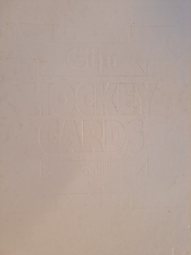 Erittäin kattava jääkiekkokortti-keräilykansio