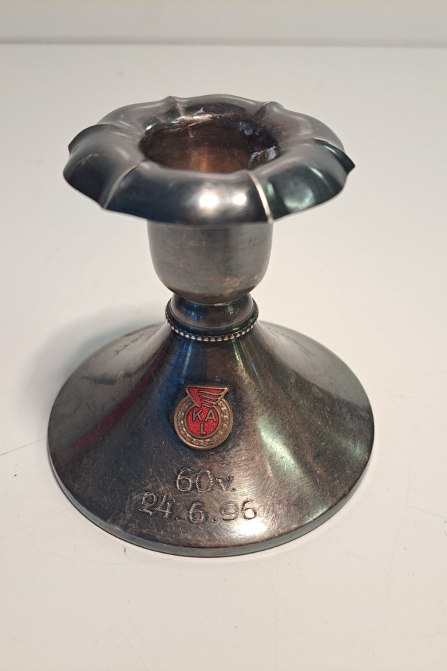 Hopeinen kynttilänjalka