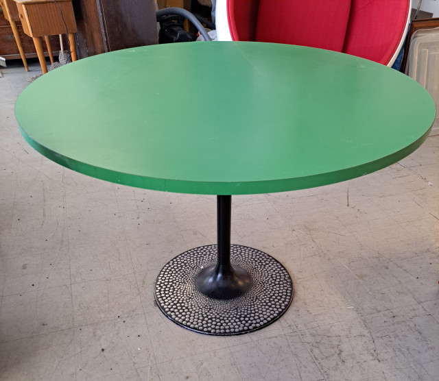 Vihreä retro pöytä