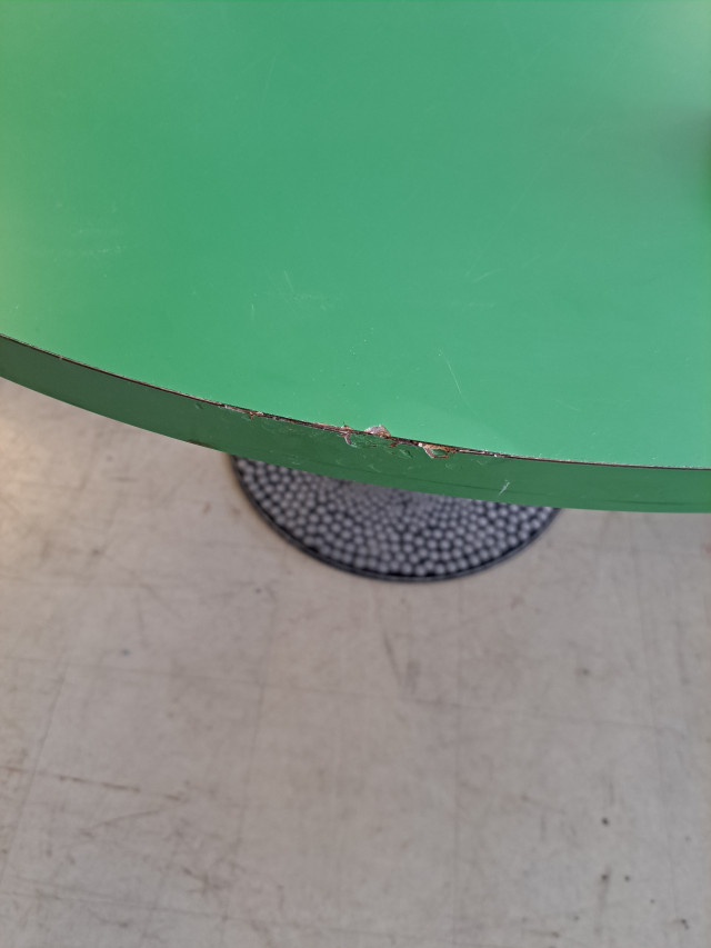 Vihreä retro pöytä