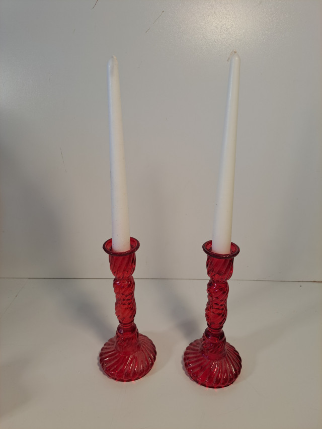 Punaiset kynttilänjalat