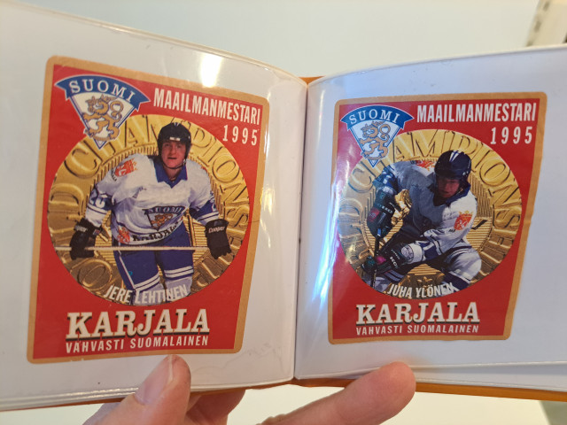 Pieni keräilykansio 1995 MM-joukkueen jäsenet