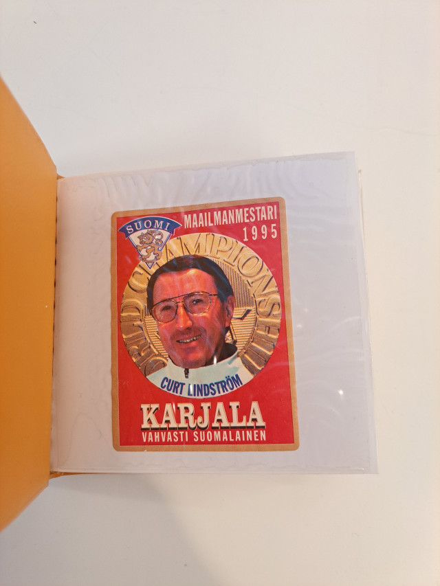 Pieni keräilykansio 1995 MM-joukkueen jäsenet