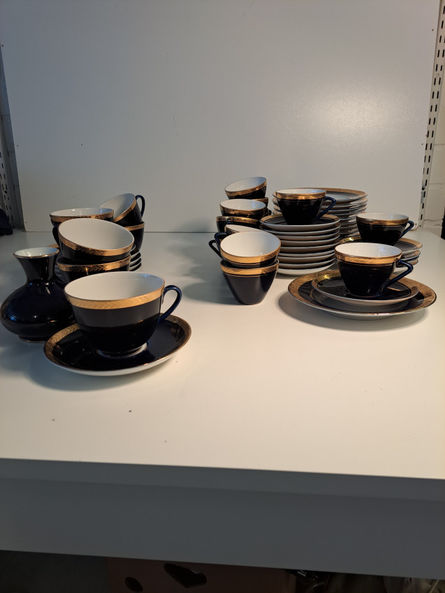 Lomonosov kahvi- ja teeastiasto