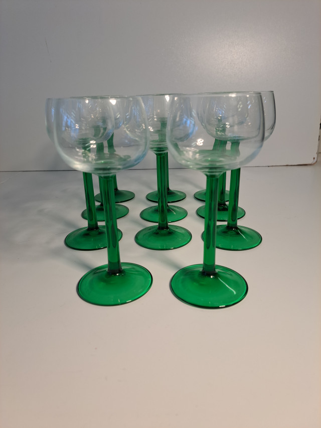 Viinilasit vihreällä jalalla 11kpl